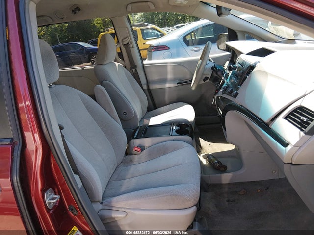 Toyota Sienna Le V6