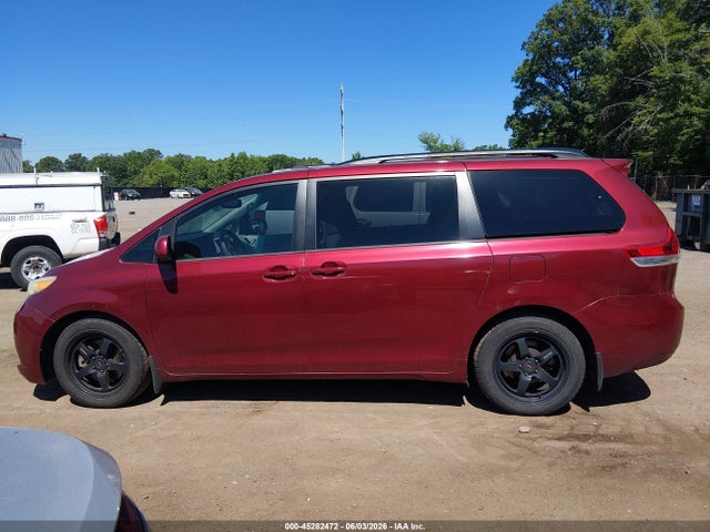 Toyota Sienna Le V6