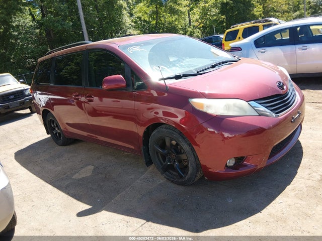 Salvage Toyota Sienna Image