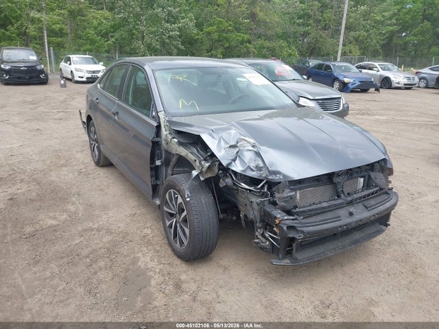 Salvage Volkswagen Jetta Image