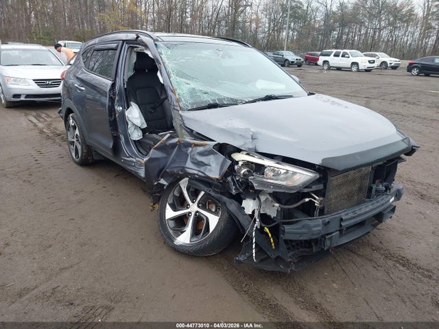 Salvage Hyundai TUCSON Image