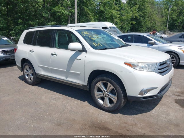 Salvage Toyota Highlander Image
