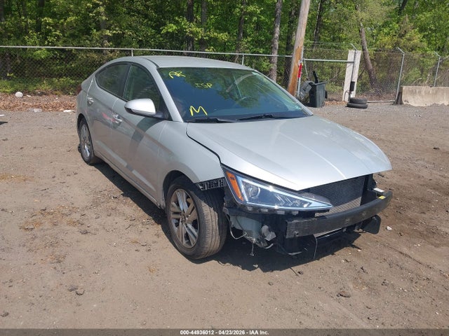 Salvage Hyundai ELANTRA Image