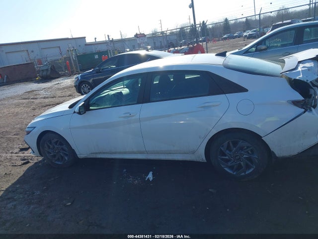Hyundai ELANTRA Sel