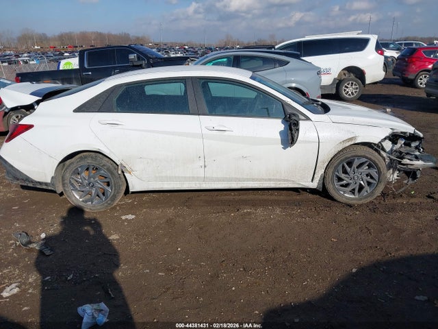 Hyundai ELANTRA Sel