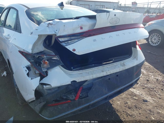 Hyundai ELANTRA Sel