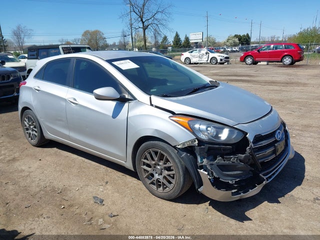 Salvage Hyundai ELANTRA Image