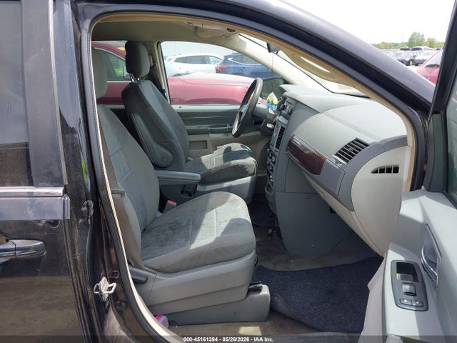 Chrysler Town & Country New Lx