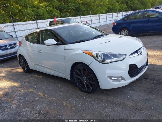 Salvage Hyundai VELOSTER Image