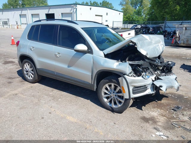 Salvage Volkswagen Tiguan Image