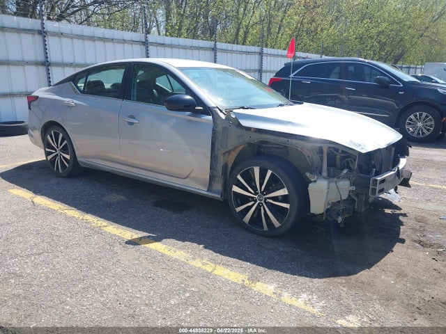 Salvage Nissan Altima Image