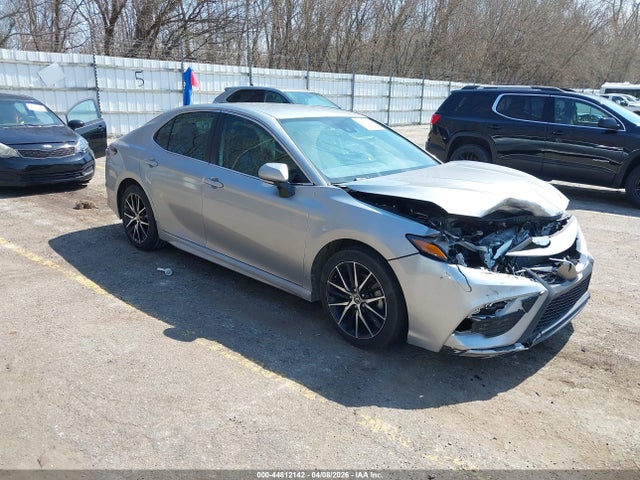 Salvage Toyota Camry Image