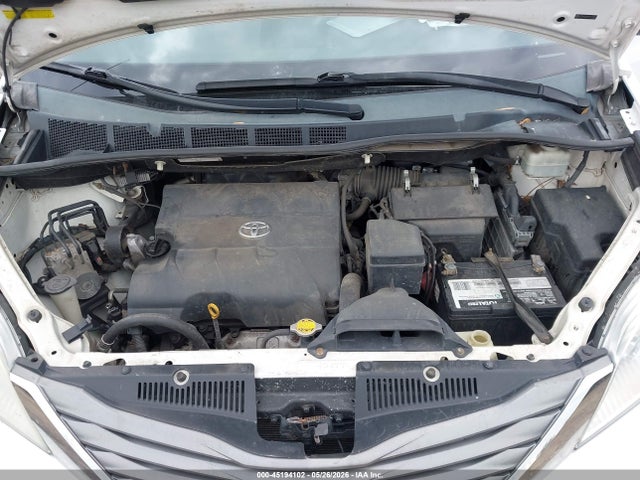 Toyota Sienna Xle V6 8 Passenger