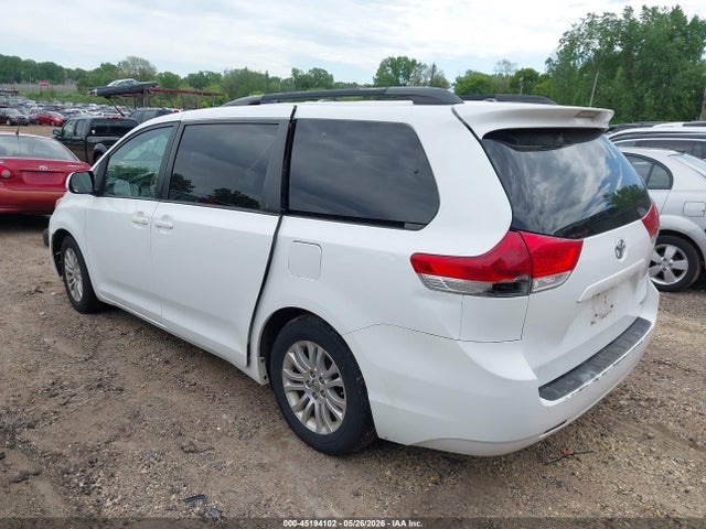 Toyota Sienna Xle V6 8 Passenger