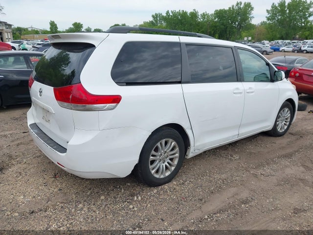 Toyota Sienna Xle V6 8 Passenger