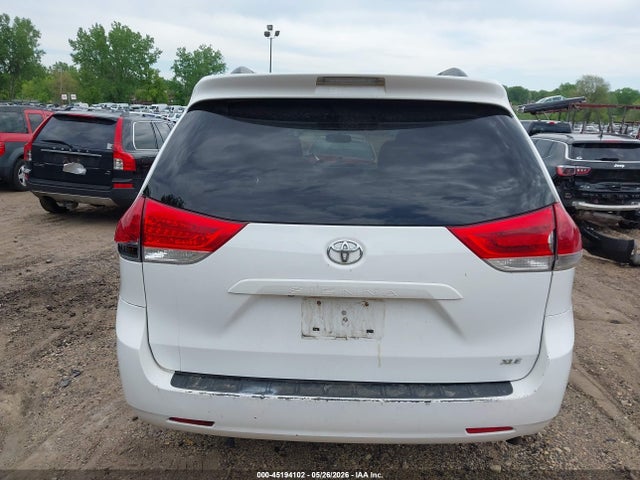 Toyota Sienna Xle V6 8 Passenger
