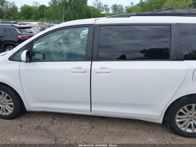 Toyota Sienna Xle V6 8 Passenger