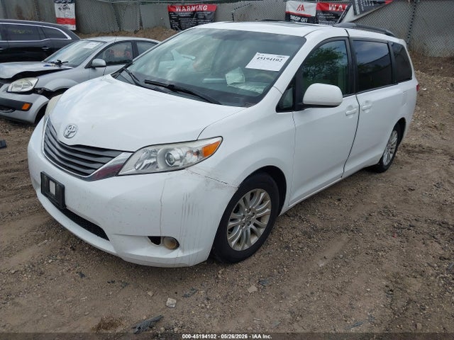 Toyota Sienna Xle V6 8 Passenger