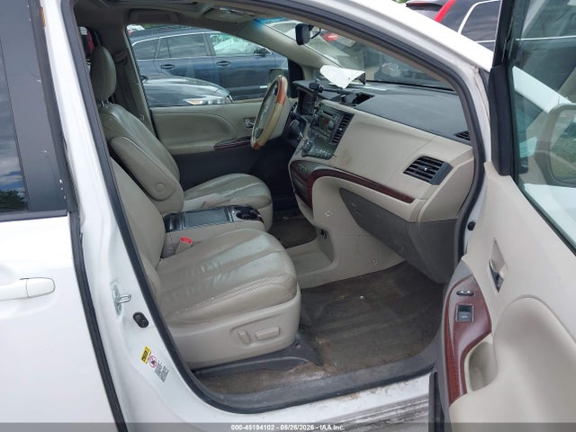 Toyota Sienna Xle V6 8 Passenger