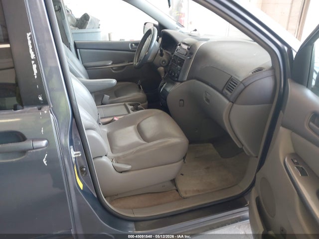 Toyota Sienna Le