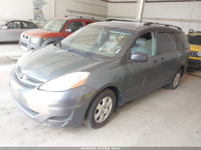 Toyota Sienna Le