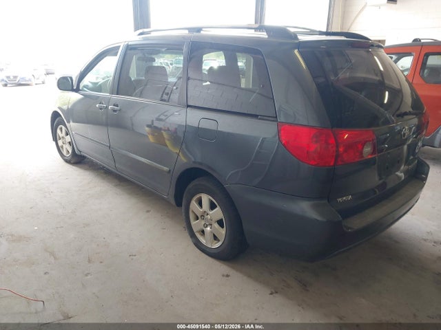 Toyota Sienna Le
