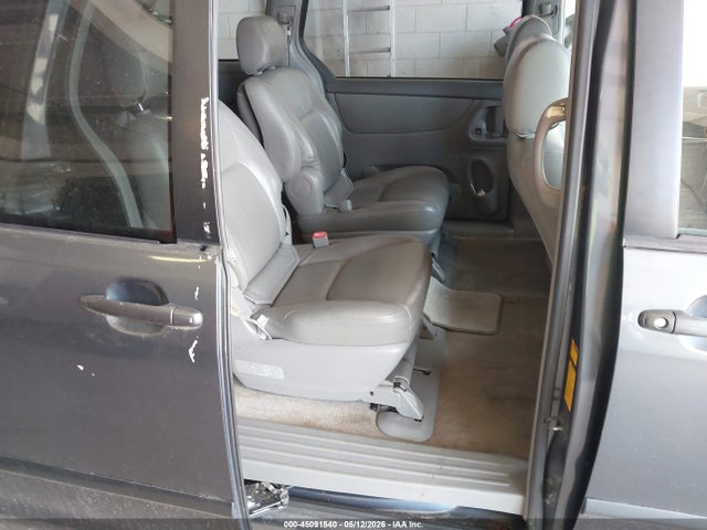Toyota Sienna Le