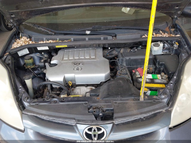 Toyota Sienna Le
