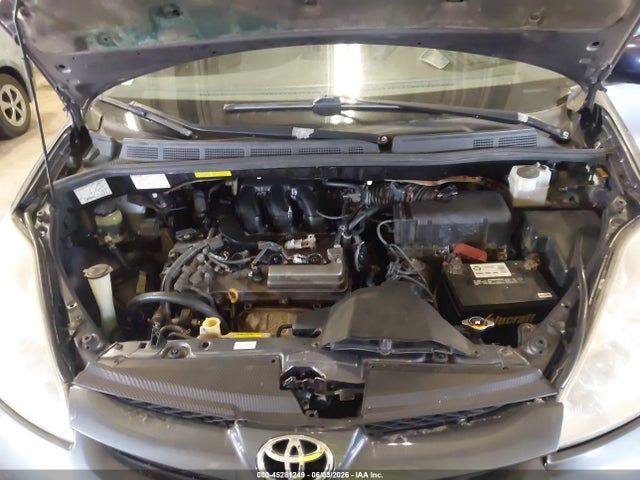 Toyota Sienna Le