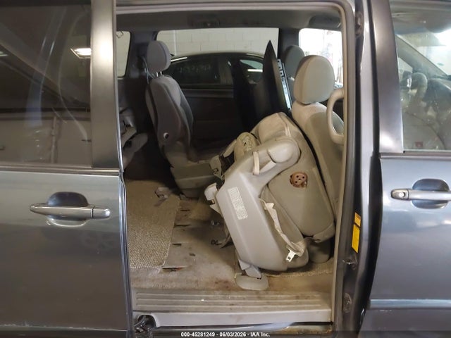 Toyota Sienna Le