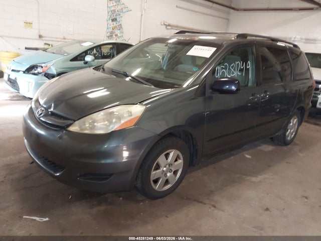 Toyota Sienna Le