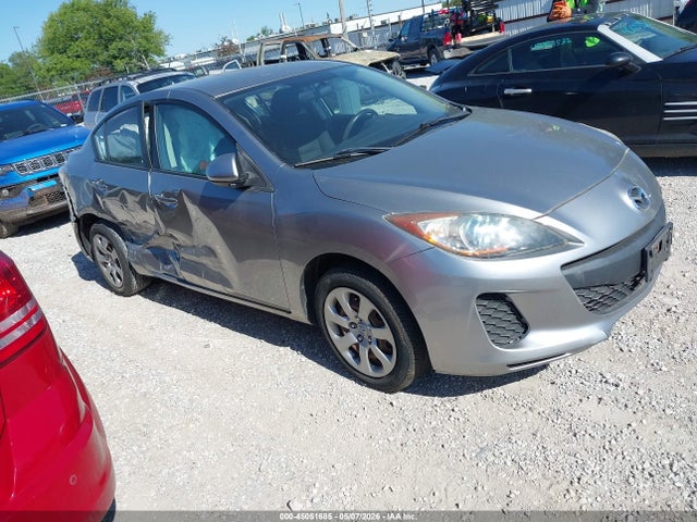 Salvage Mazda Mazda3 Image