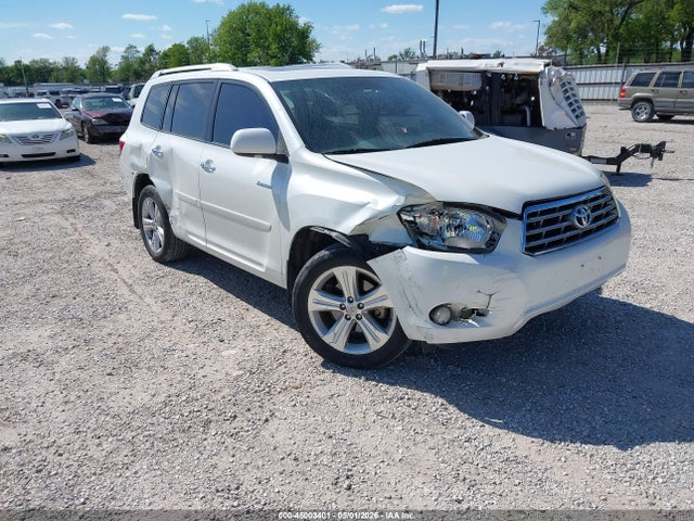 Salvage Toyota Highlander Image