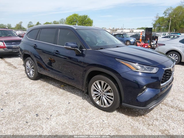 Salvage Toyota Highlander Image