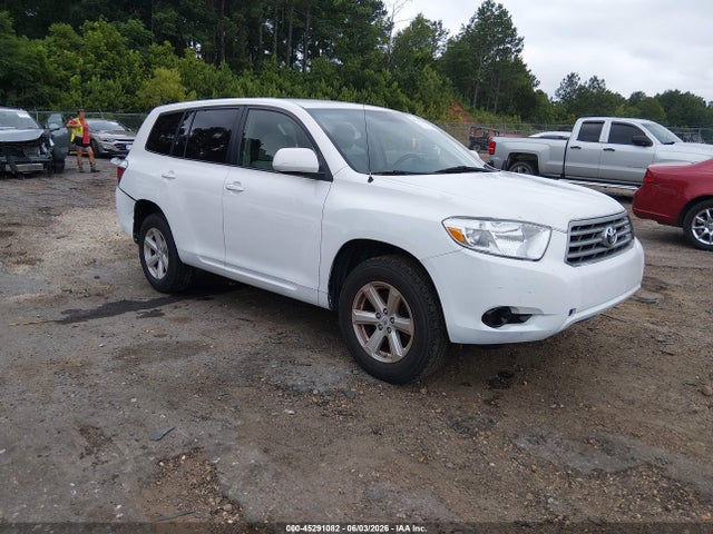 Salvage Toyota Highlander Image