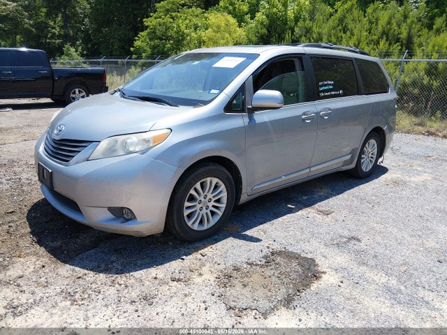 Toyota Sienna Xle V6 8 Passenger