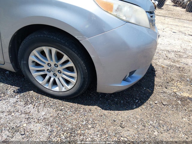 Toyota Sienna Xle V6 8 Passenger