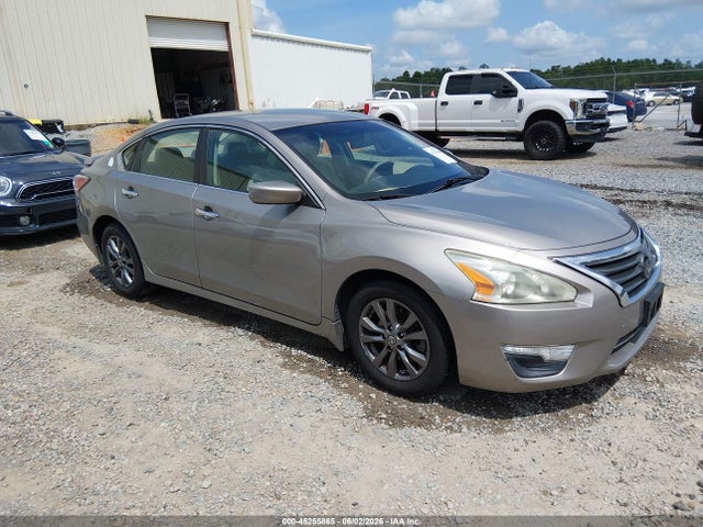 Salvage Nissan Altima Image