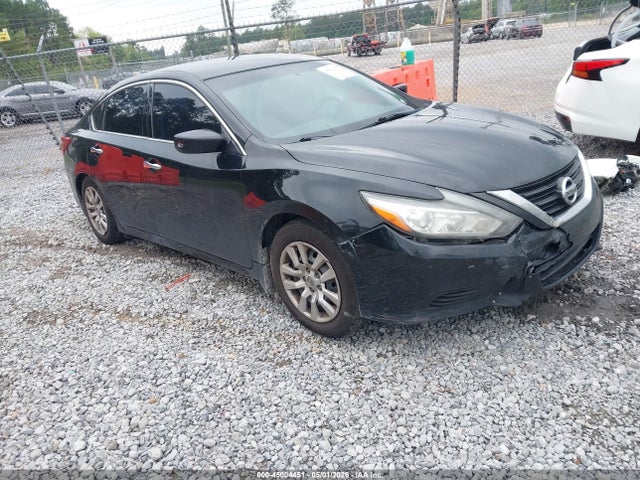 Salvage Nissan Altima Image