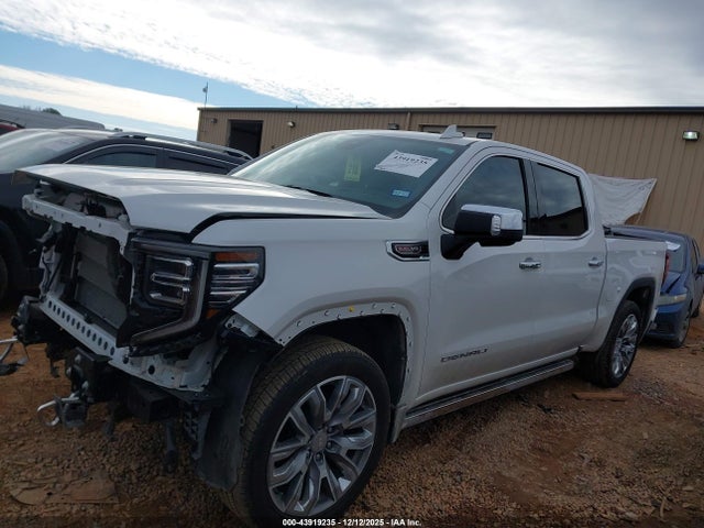 GMC Sierra 1500 4wd  Short Box Denali