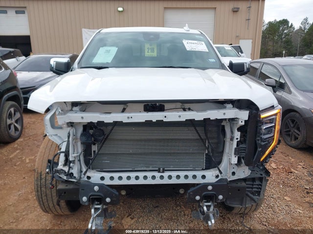 GMC Sierra 1500 4wd  Short Box Denali