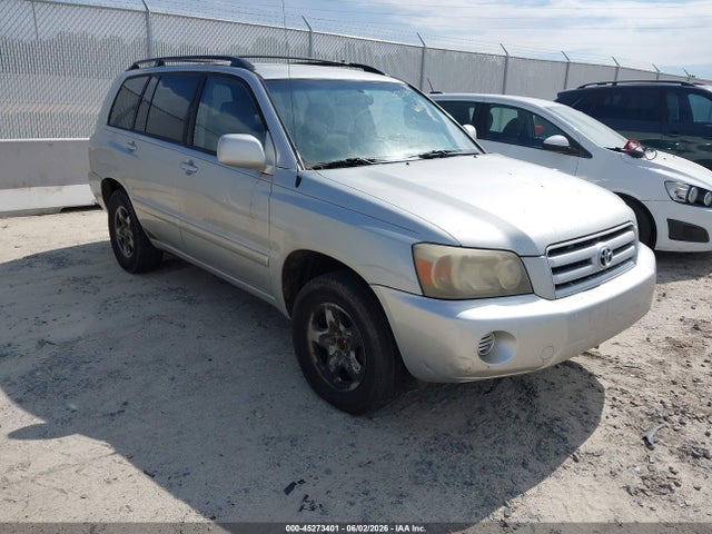 Salvage Toyota Highlander Image