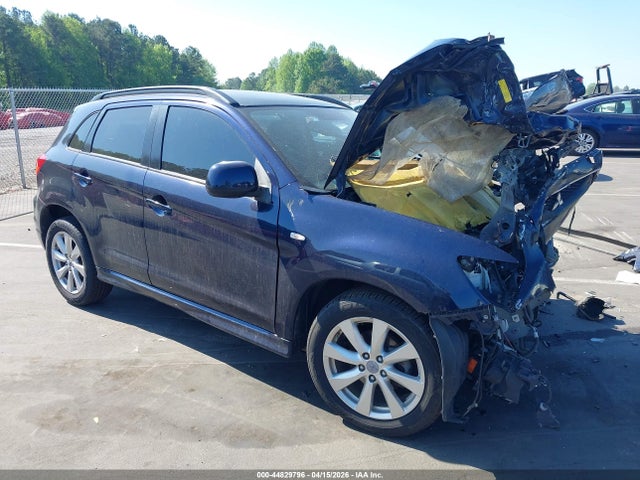 Salvage Mitsubishi Outlander Image