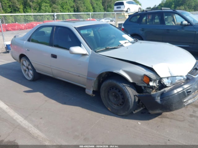 Salvage Toyota Camry Image