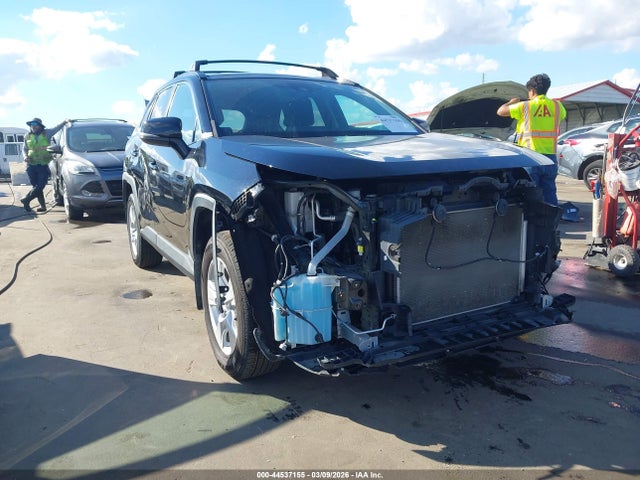 Salvage Toyota RAV4 Image