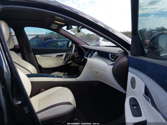 INFINITI Qx Essential