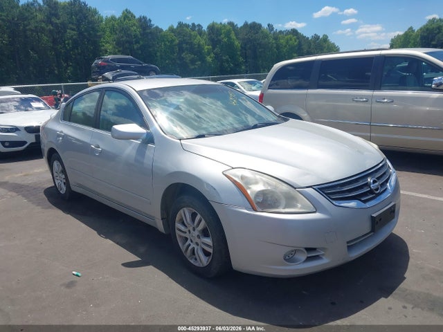 Salvage Nissan Altima Image