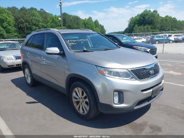 Salvage Kia Sorento Image