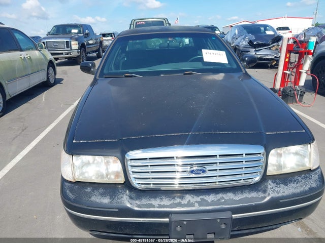 Ford Crown Victoria Standard