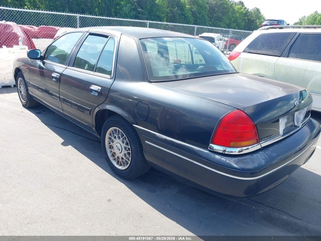 Ford Crown Victoria Standard